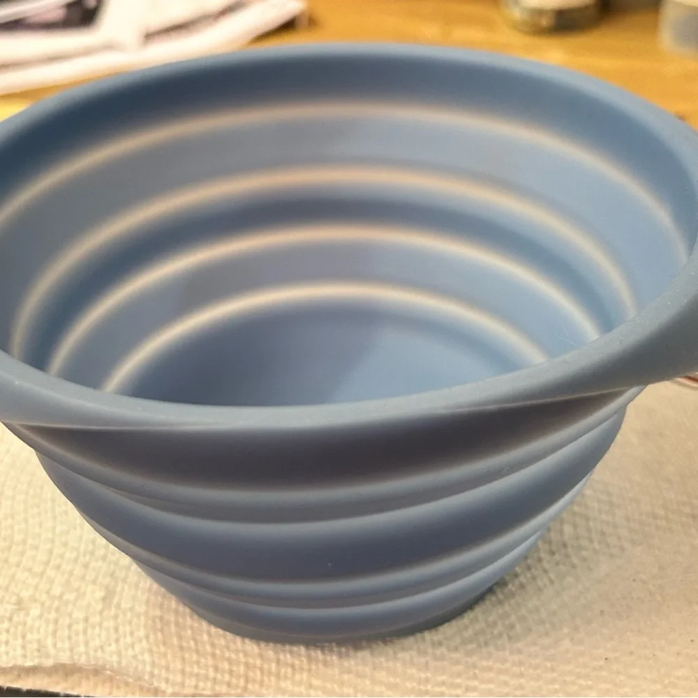 Kurgo Travel-Friendly Dog Bowl in Light Blue